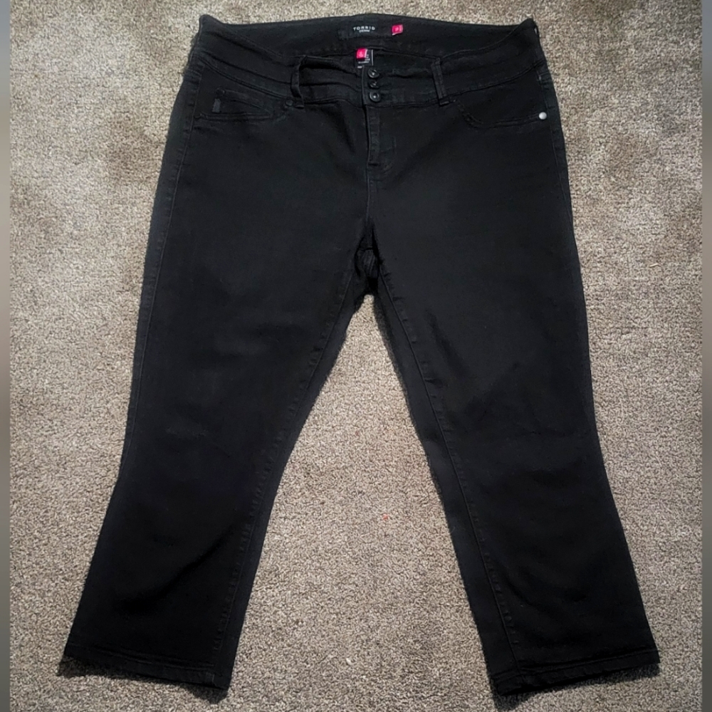 Torrid Plus Stretchy Black Denim Capri Jeans Size 16